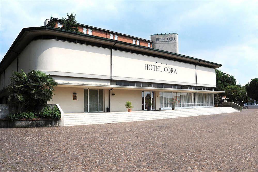 Hotel Cora คาราเต บริอันซา ภายนอก รูปภาพ
