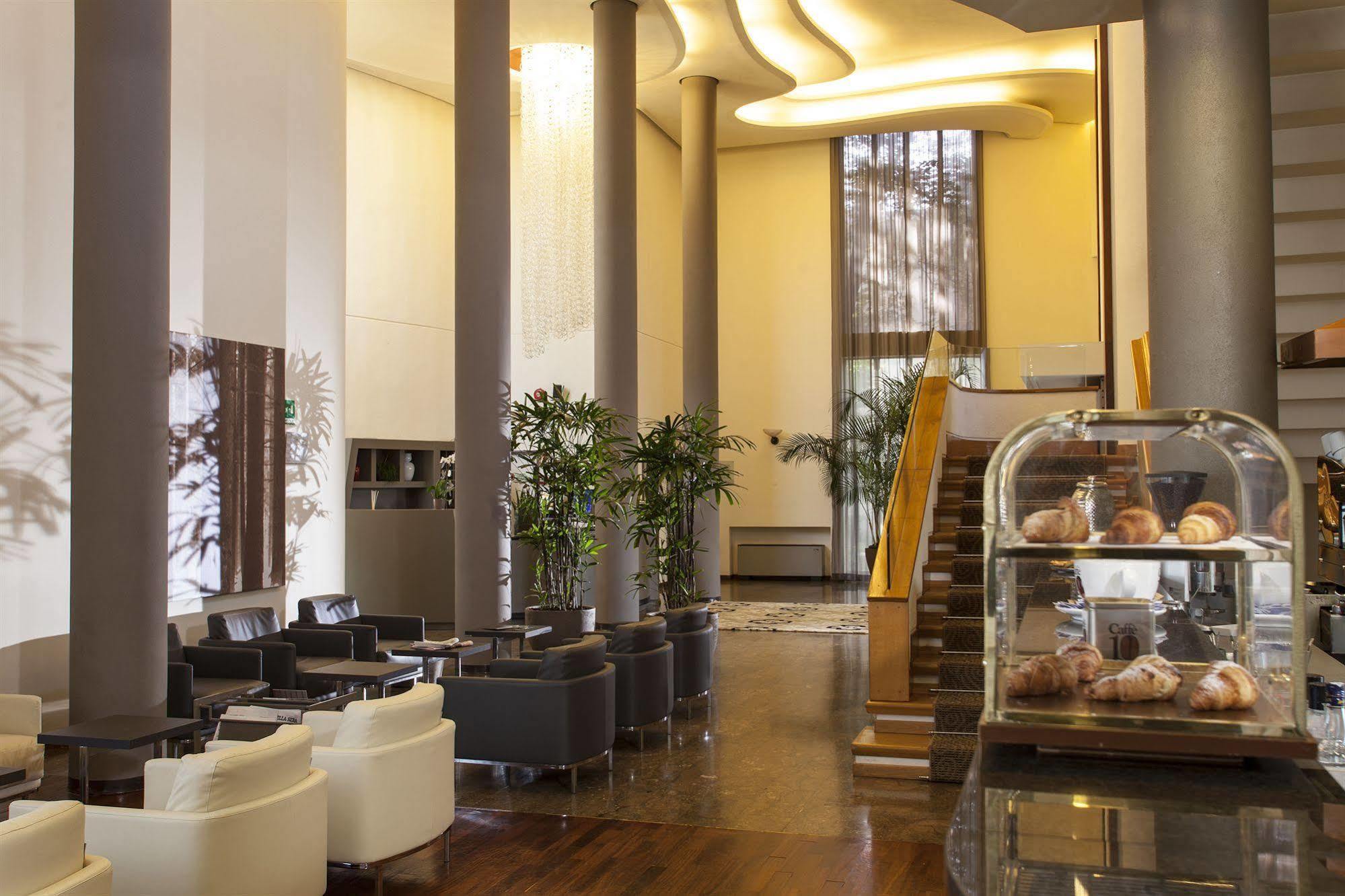 Hotel Cora คาราเต บริอันซา ภายนอก รูปภาพ