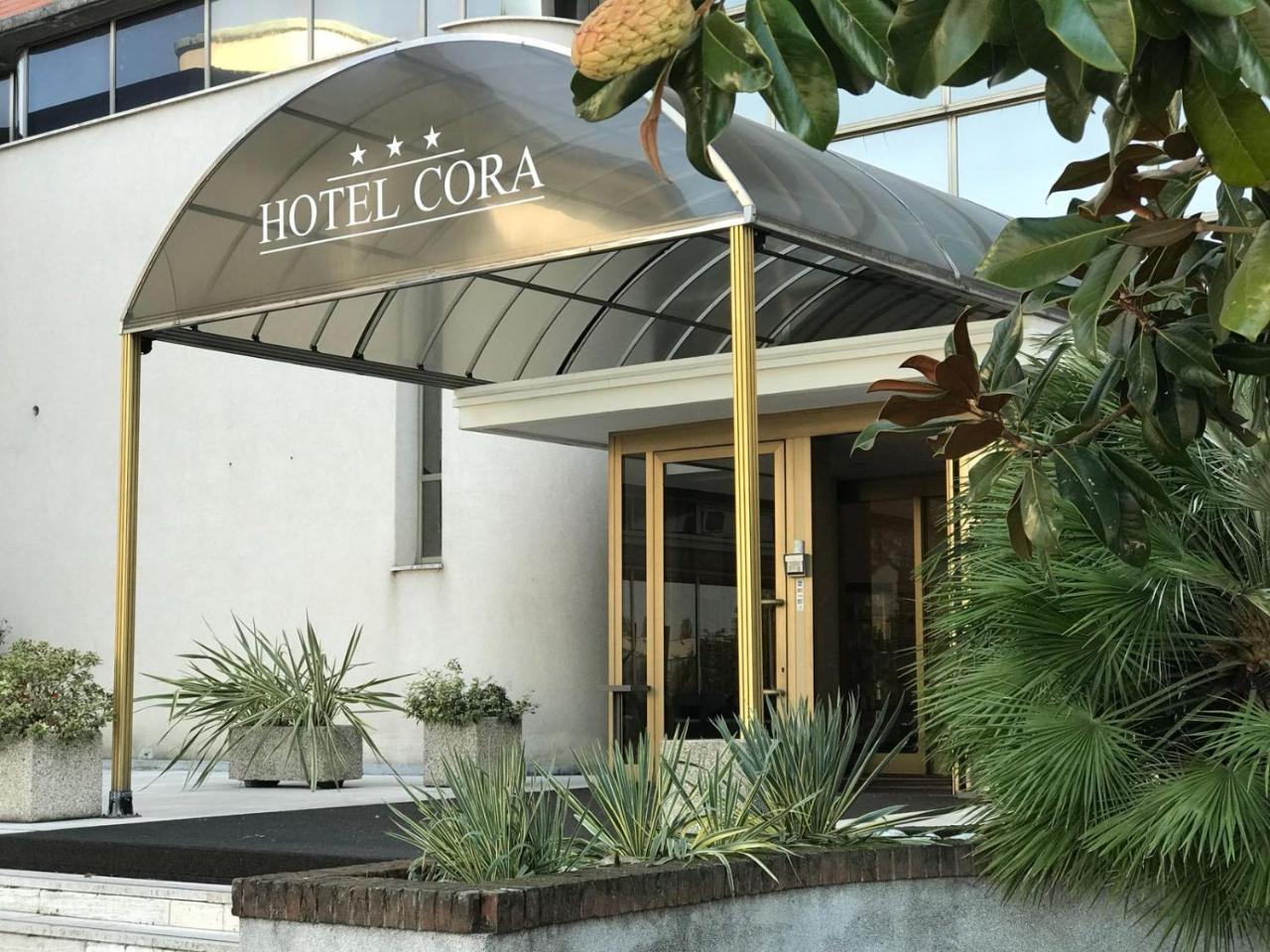 Hotel Cora คาราเต บริอันซา ภายนอก รูปภาพ