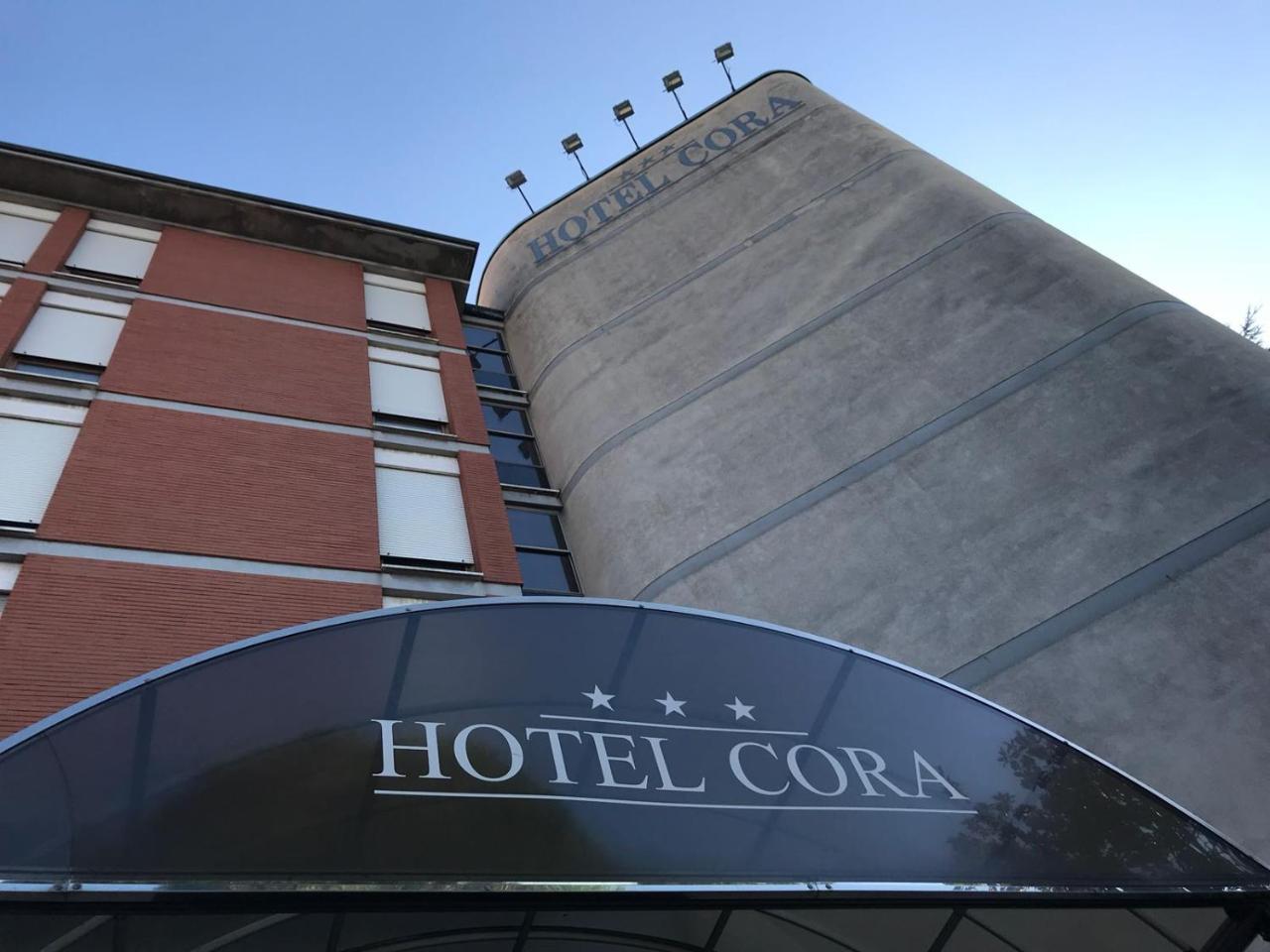 Hotel Cora คาราเต บริอันซา ภายนอก รูปภาพ